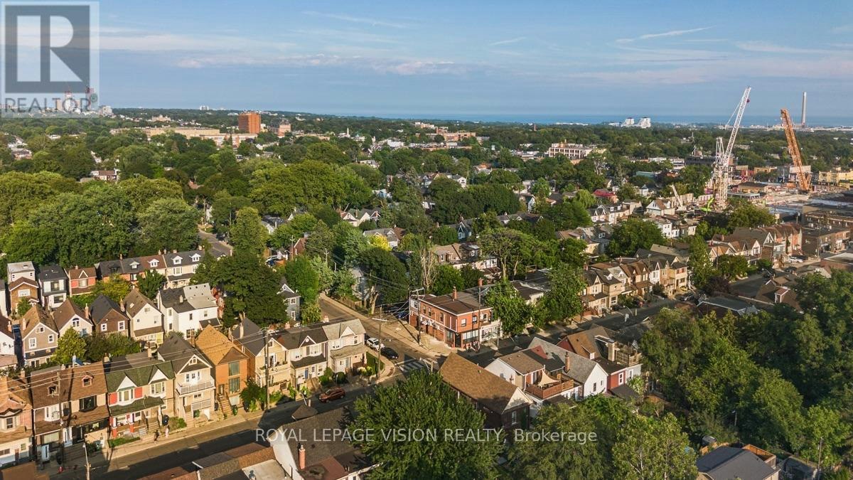 UPPER-819 Pape Avenue, Toronto, ON, M4K 3V1 - 17