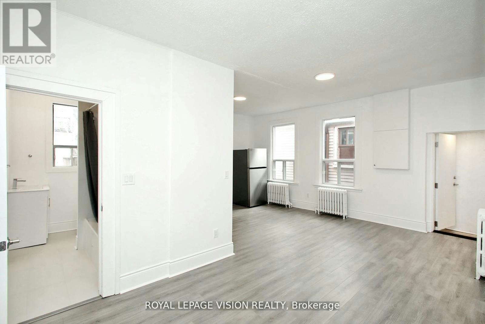 UPPER-819 Pape Avenue, Toronto, ON, M4K 3V1 - 11