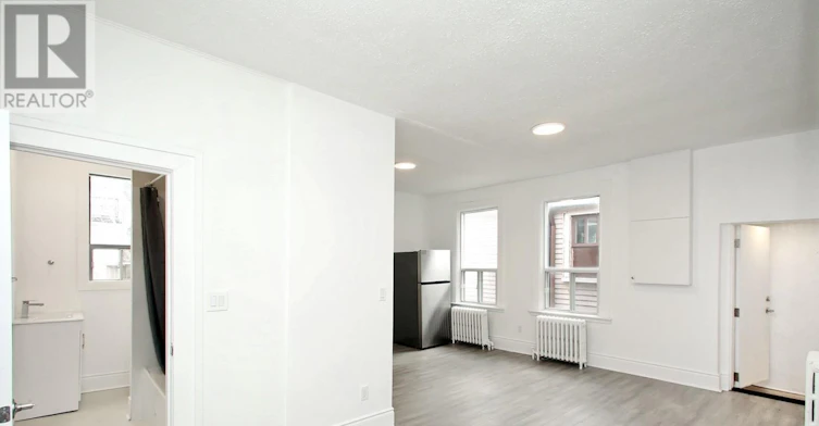 UPPER-819 Pape Avenue, Toronto, ON, M4K 3V1 - 11