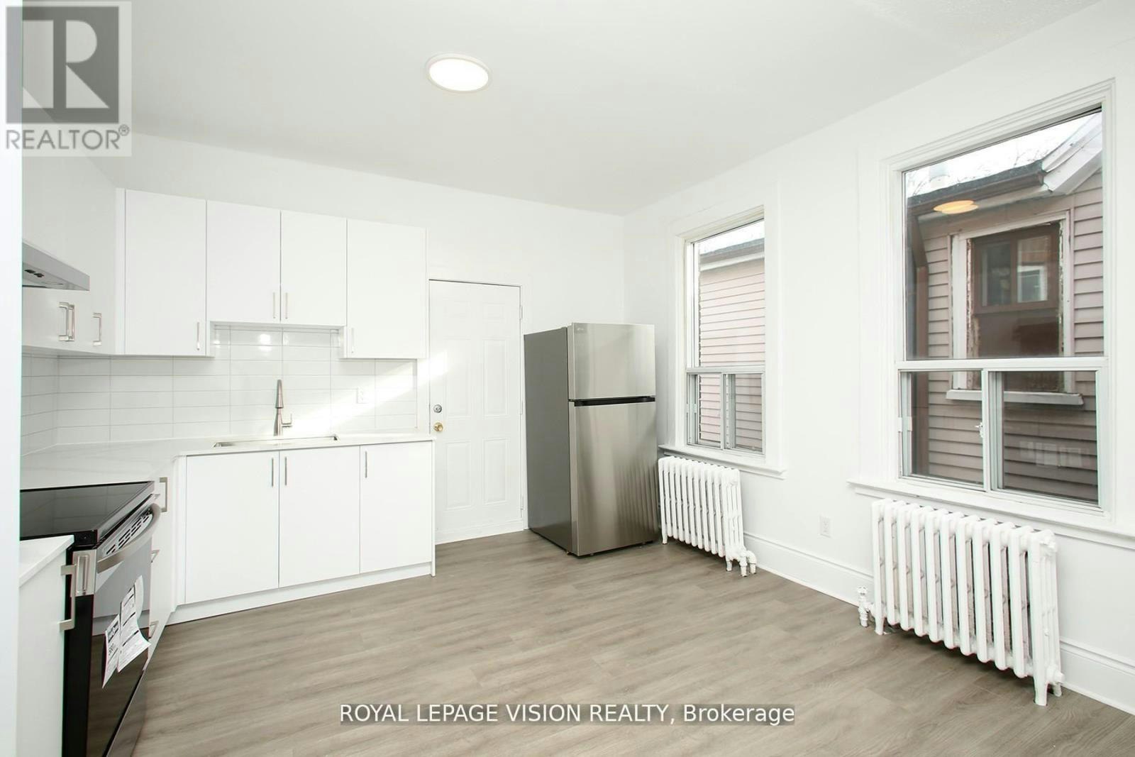 UPPER-819 Pape Avenue, Toronto, ON, M4K 3V1 - 9