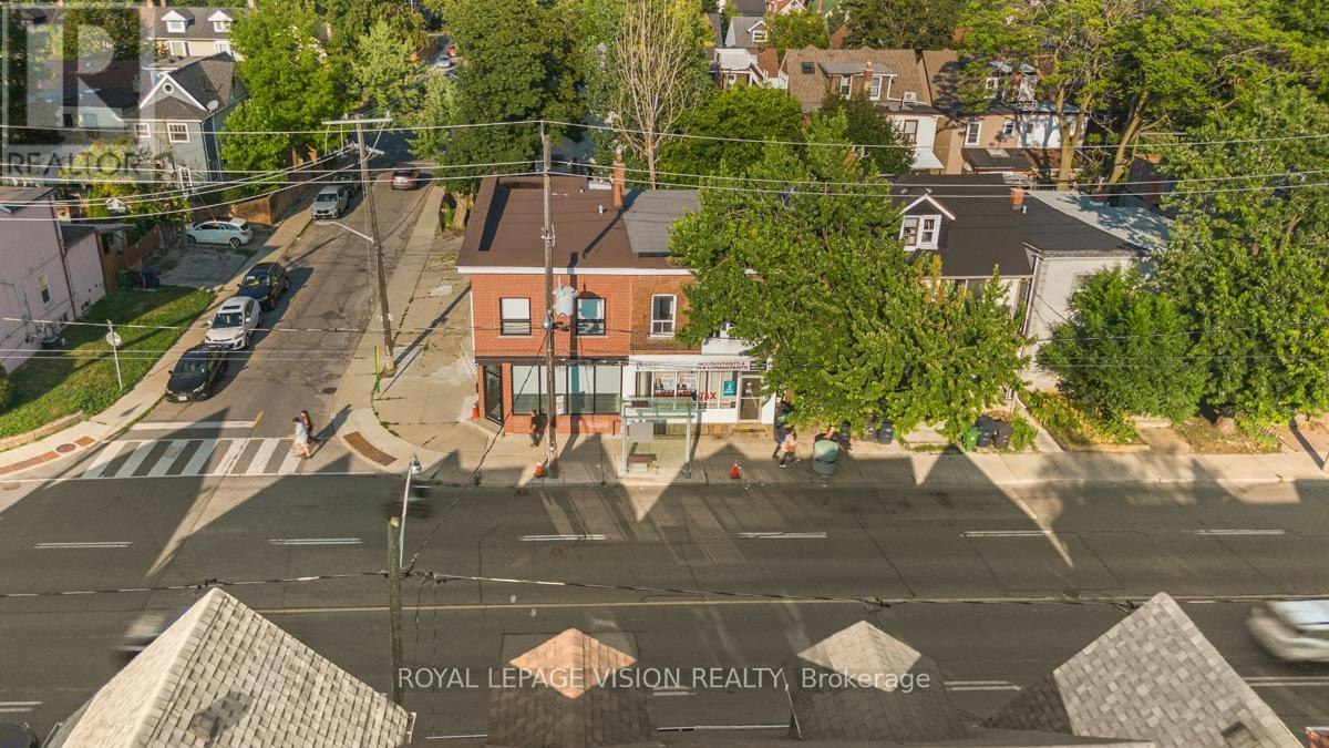 UPPER-819 Pape Avenue, Toronto, ON, M4K 3V1 - 15