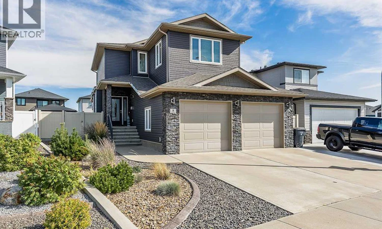 8 Hamptons Crescent SE