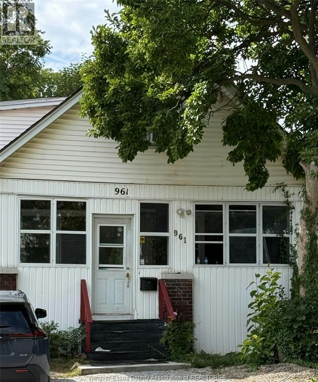 961 Campbell, Windsor, ON, N9B 2J4