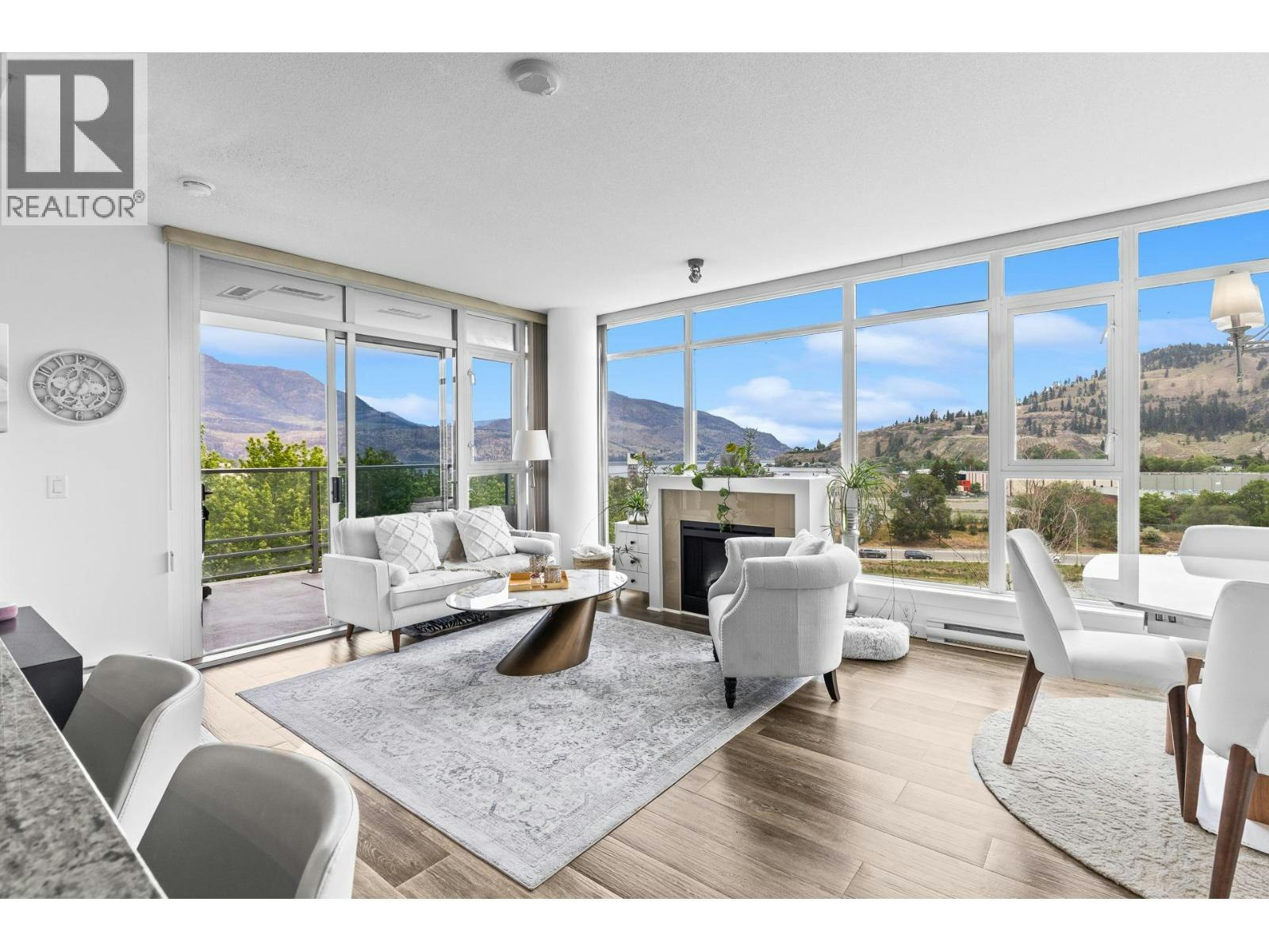702-1075 Sunset Drive, Kelowna, BC, V1Y 9Y9