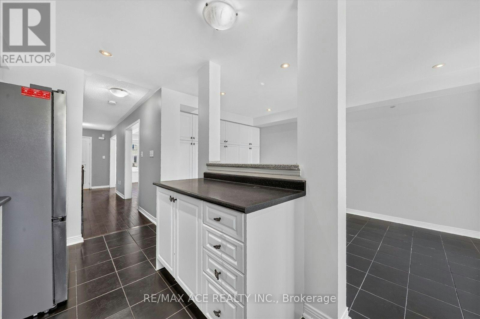 14 Pilkington Drive, Toronto, ON, M1L 0B7 - 15