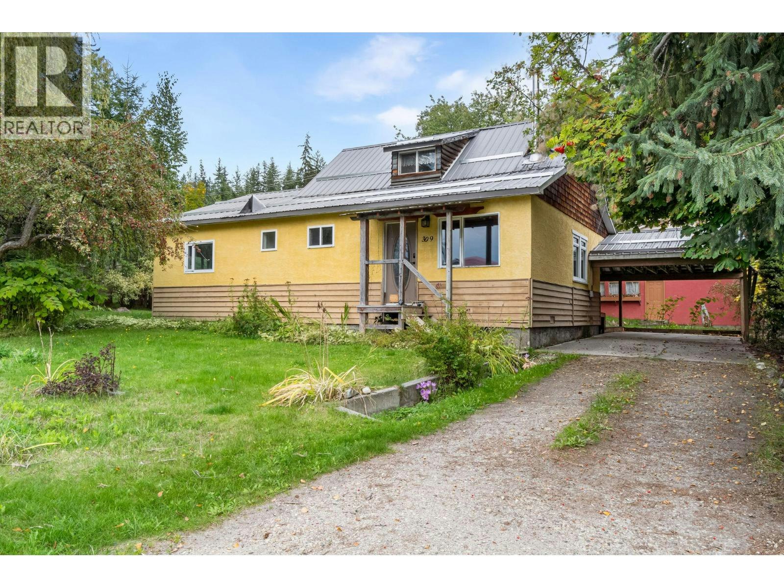309 NW 1st Avenue, Nakusp, BC, V0G 1R0
