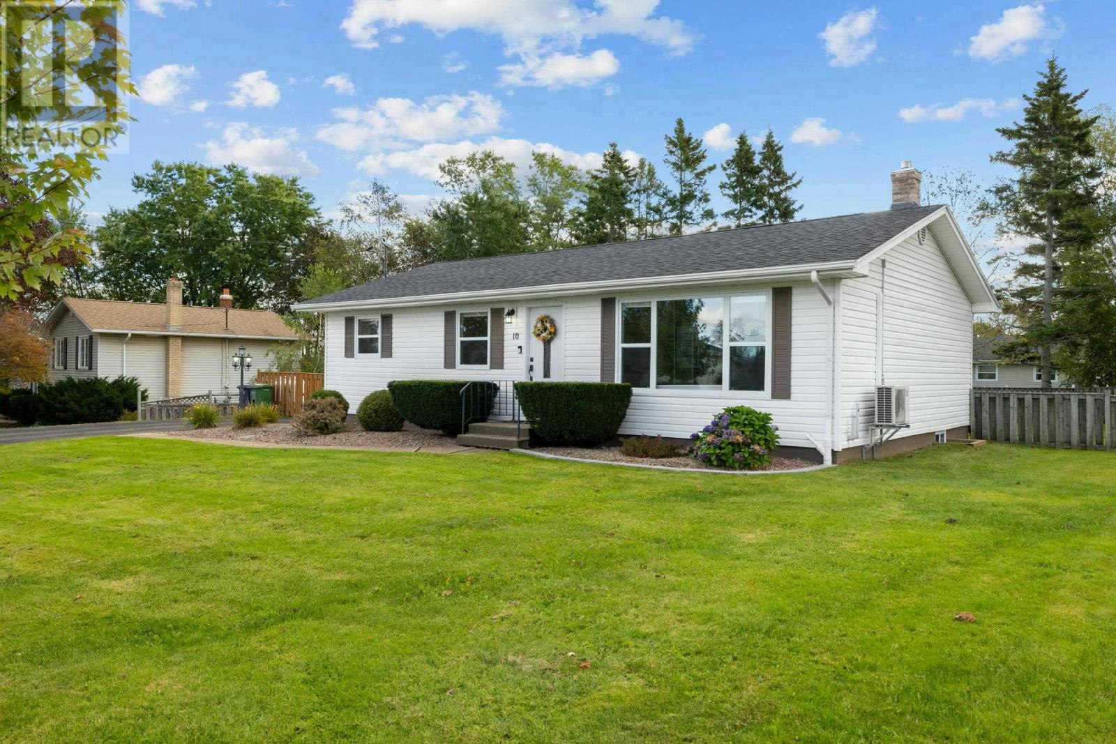 10 Dale Drive, Charlottetown, PE, C1A 7X5