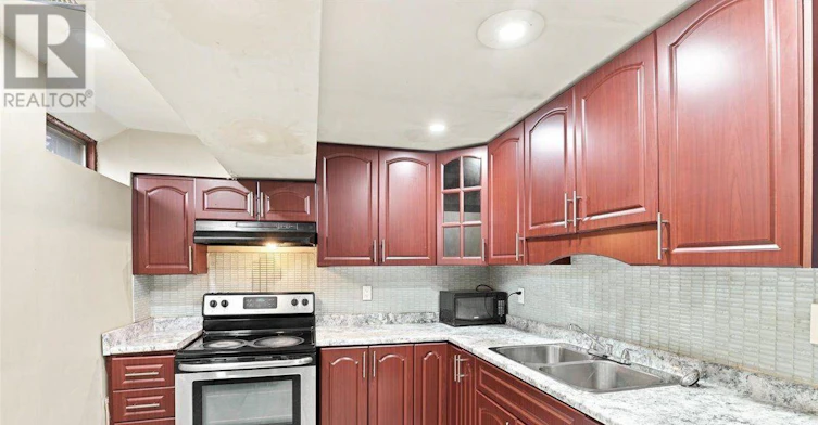 21 Upland Drive, Whitby, ON, L1N 8H9