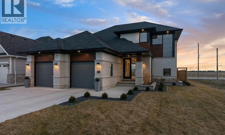 54 Dundee Drive West