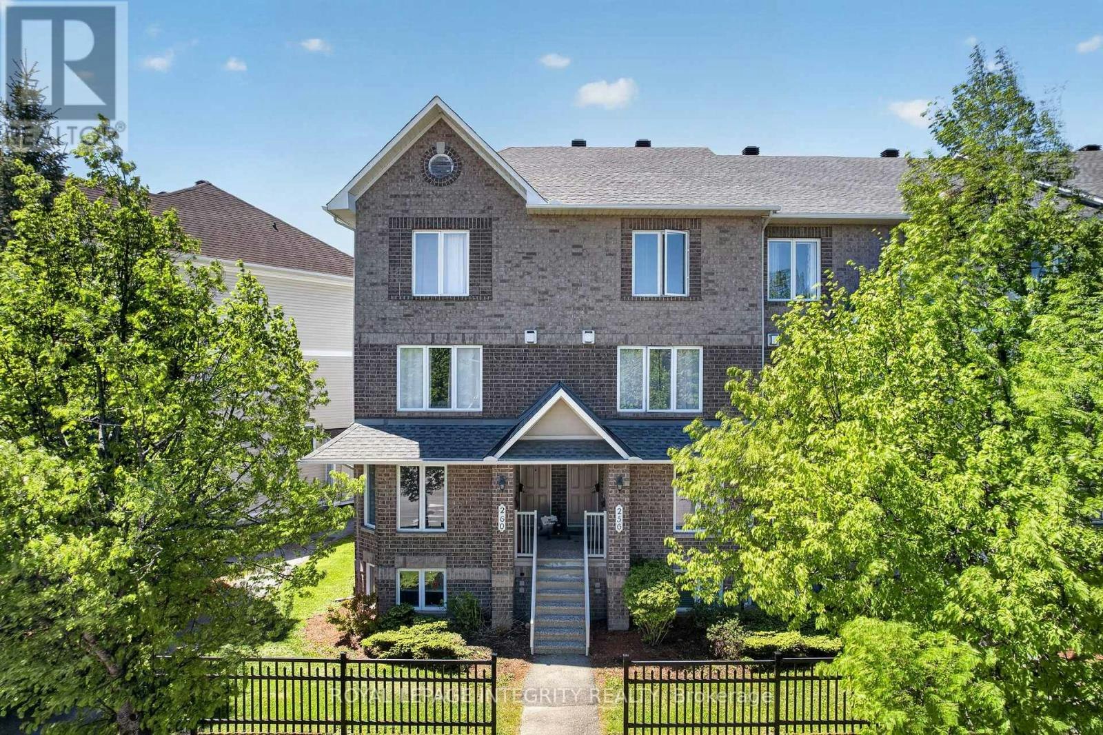 256 Cresthaven Drive, Ottawa, ON, K2G 6W4