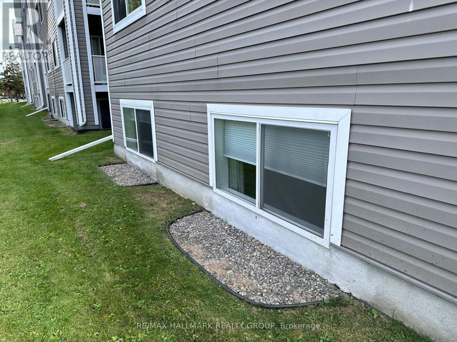 102-316 Lorry Greenberg Drive, Ottawa, ON, K1T 2P4 - 2
