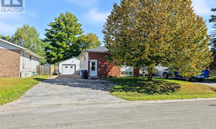 72 Van Horne Crescent