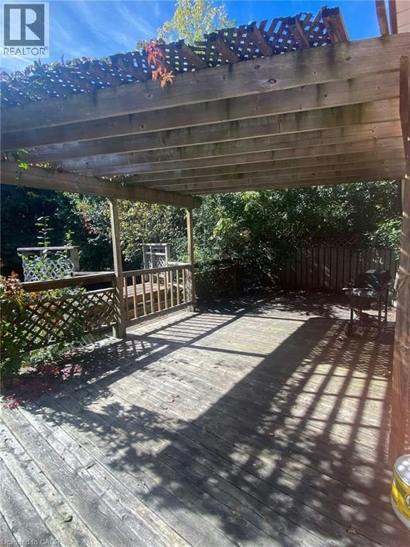20 Cardill Crescent N, Waterloo, ON, N2L 3Y6
