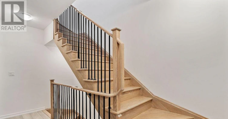 18-22 Lytham Green Circle, Newmarket, ON, L3Y 0H5 - 12