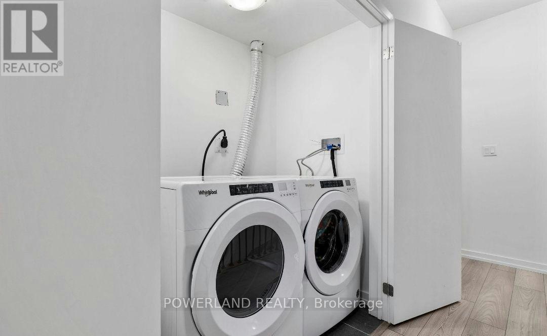 18-22 Lytham Green Circle, Newmarket, ON, L3Y 0H5 - 11