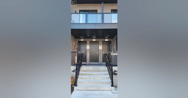 18-22 Lytham Green Circle, Newmarket, ON, L3Y 0H5 - 2