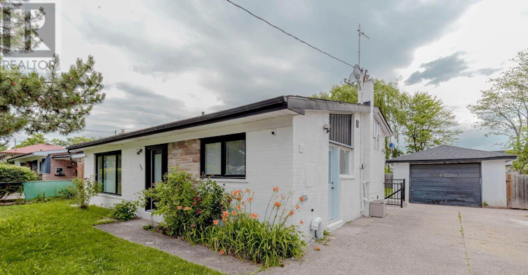 UPPER-523 Pinegrove Road, Oakville, ON, L6K 2C2