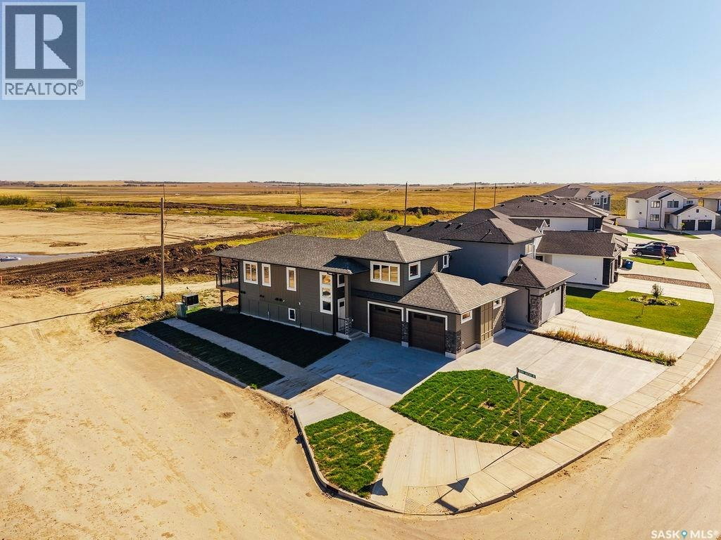 492 Woolf Bend, Saskatoon, SK, S7W 1E4