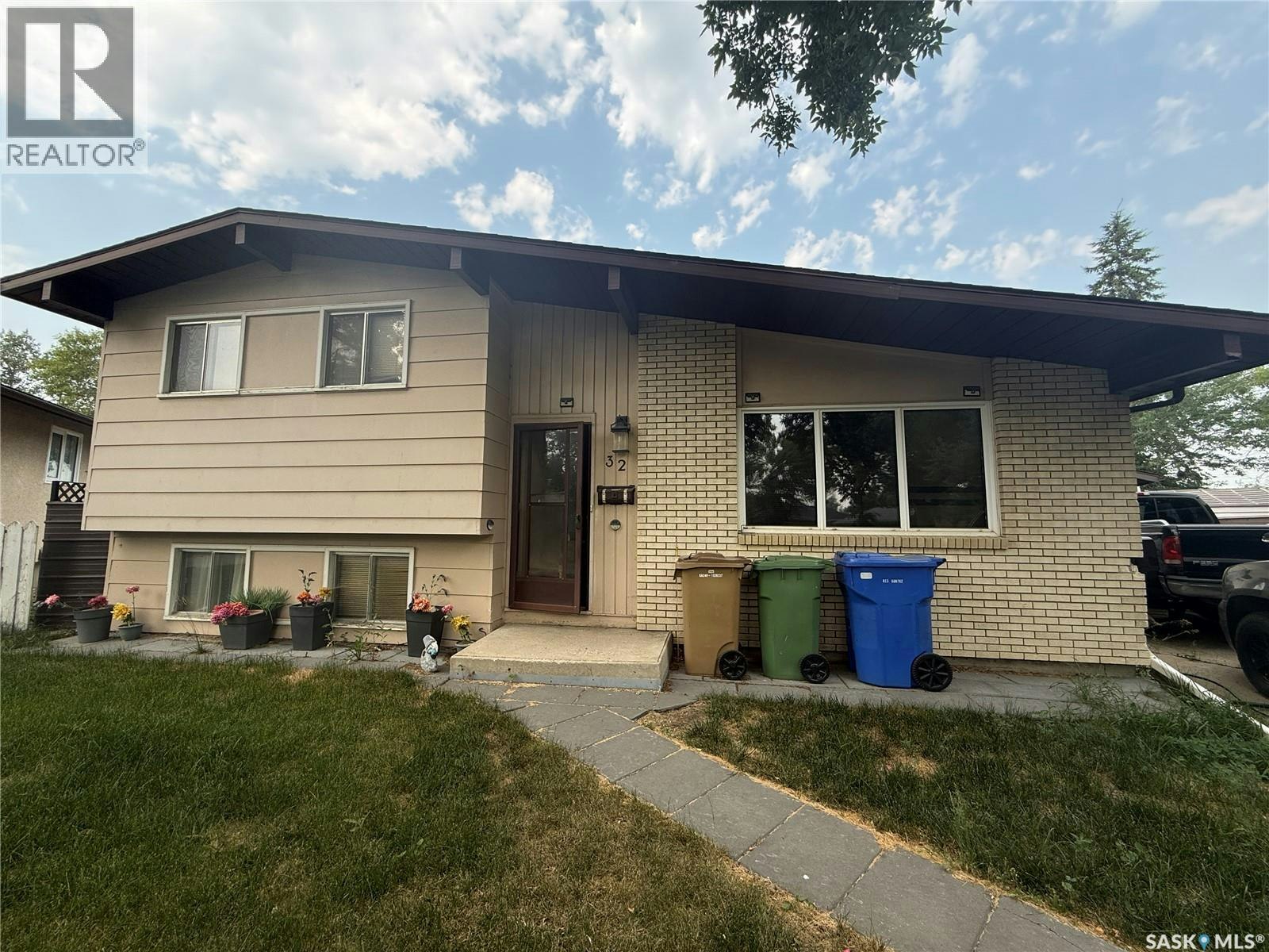 32 Cooksley Bay, Regina, SK, S4N 4G4