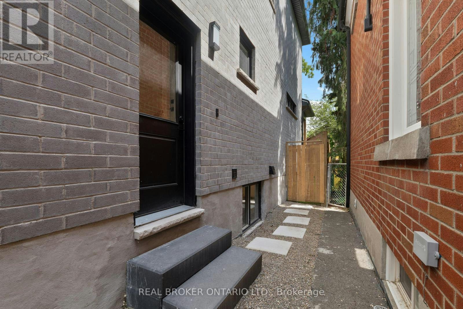 5 Marina Avenue, Toronto, ON, M8W 1J8
