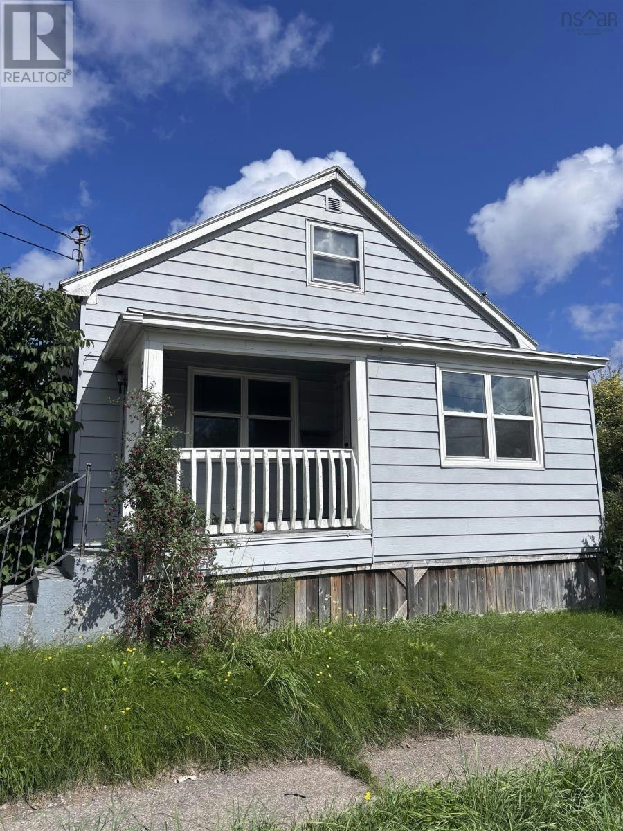 135 Maloney Sydney NS, B1n 2c7 Street Street, Sydney, NS, B1N 2C7