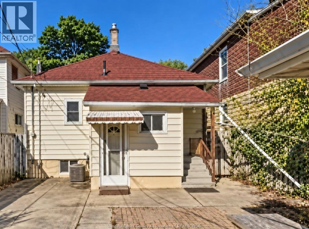 1352 Lincoln, Windsor, ON, N8Y 2J1