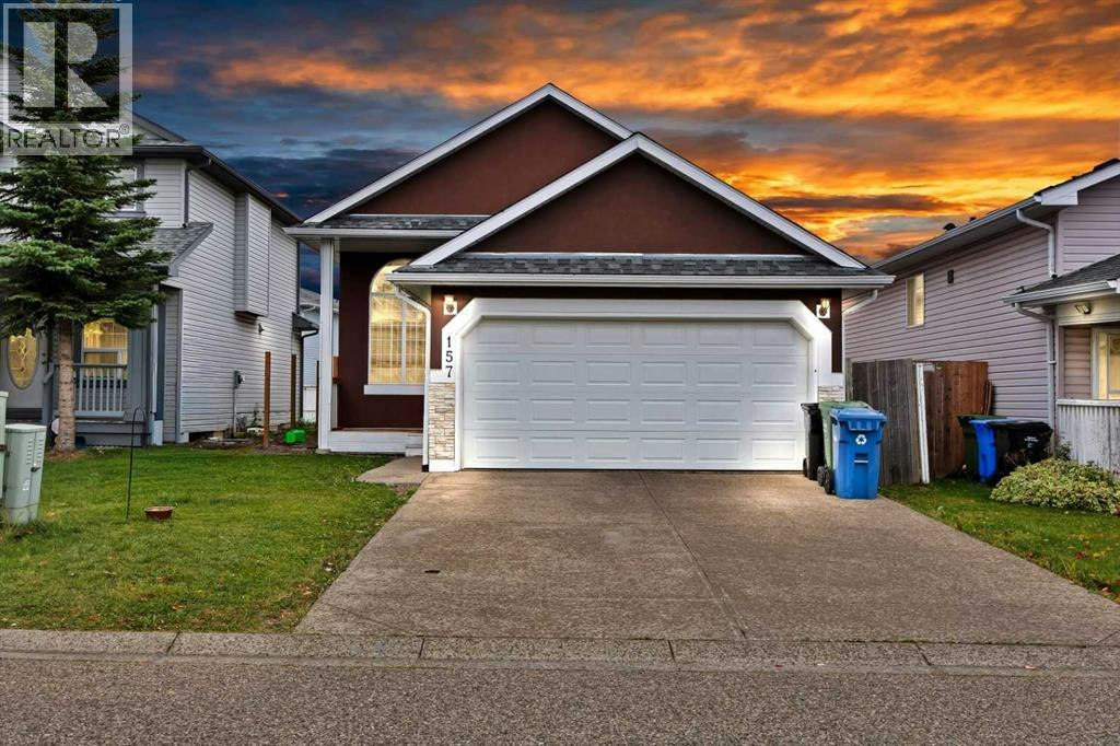 157 Saratoga Close NE, Calgary, AB, T1Y 7A1