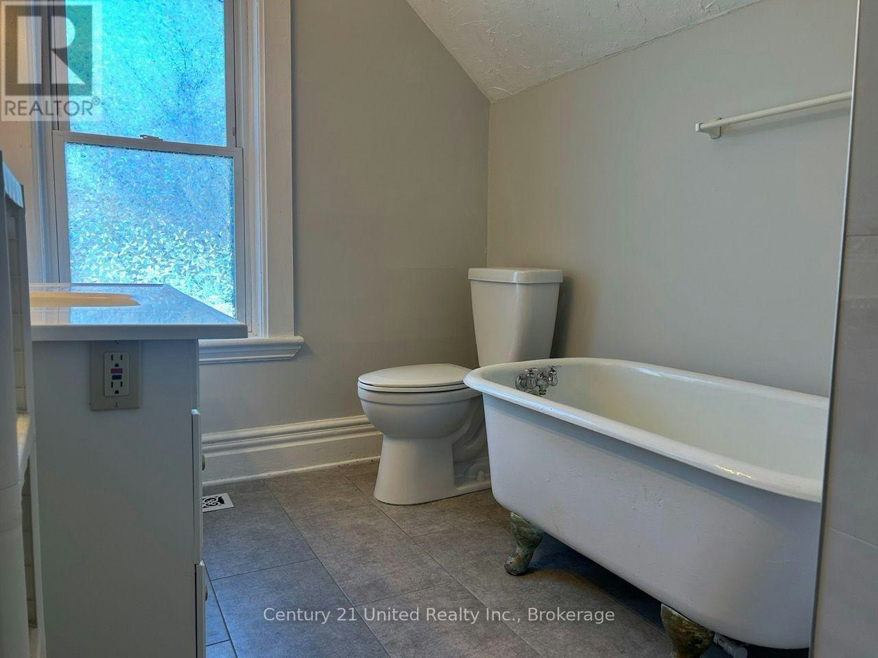 862 George Street N, Peterborough, ON, K9H 3T7 - 23