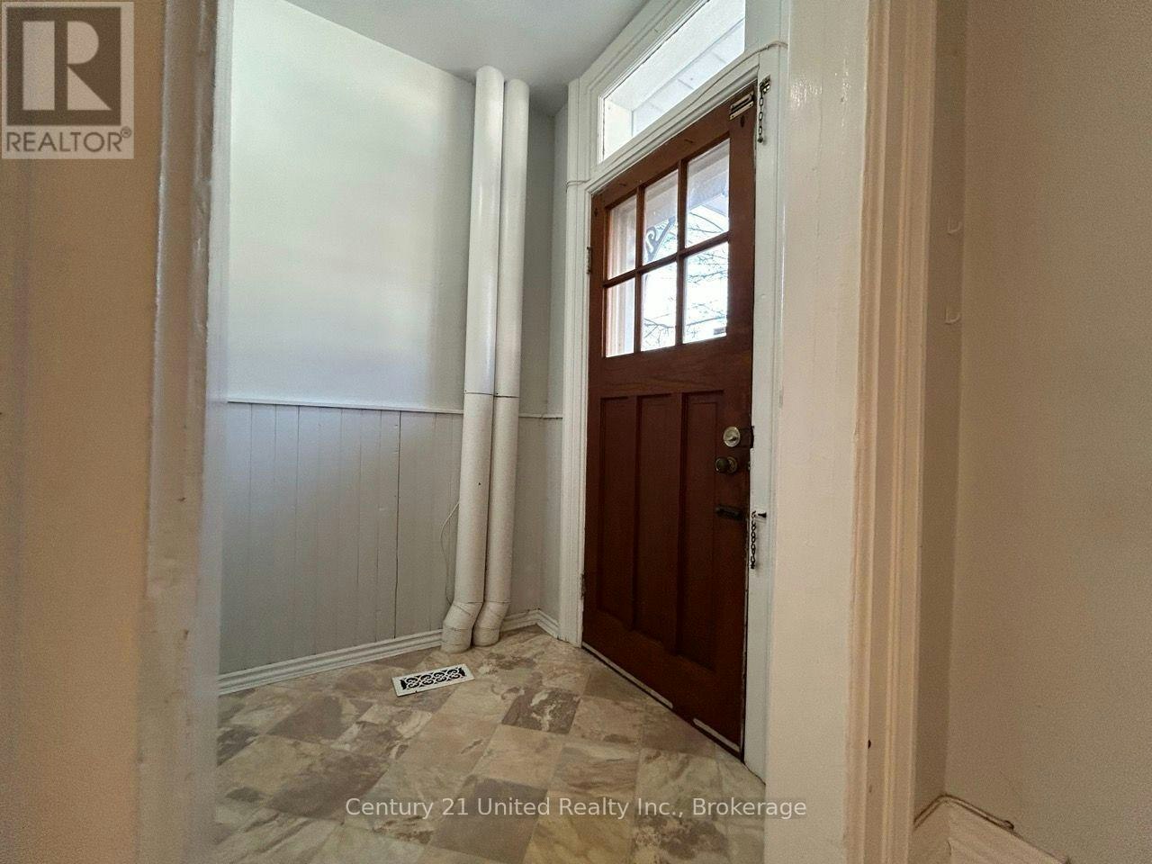 862 George Street N, Peterborough, ON, K9H 3T7 - 4