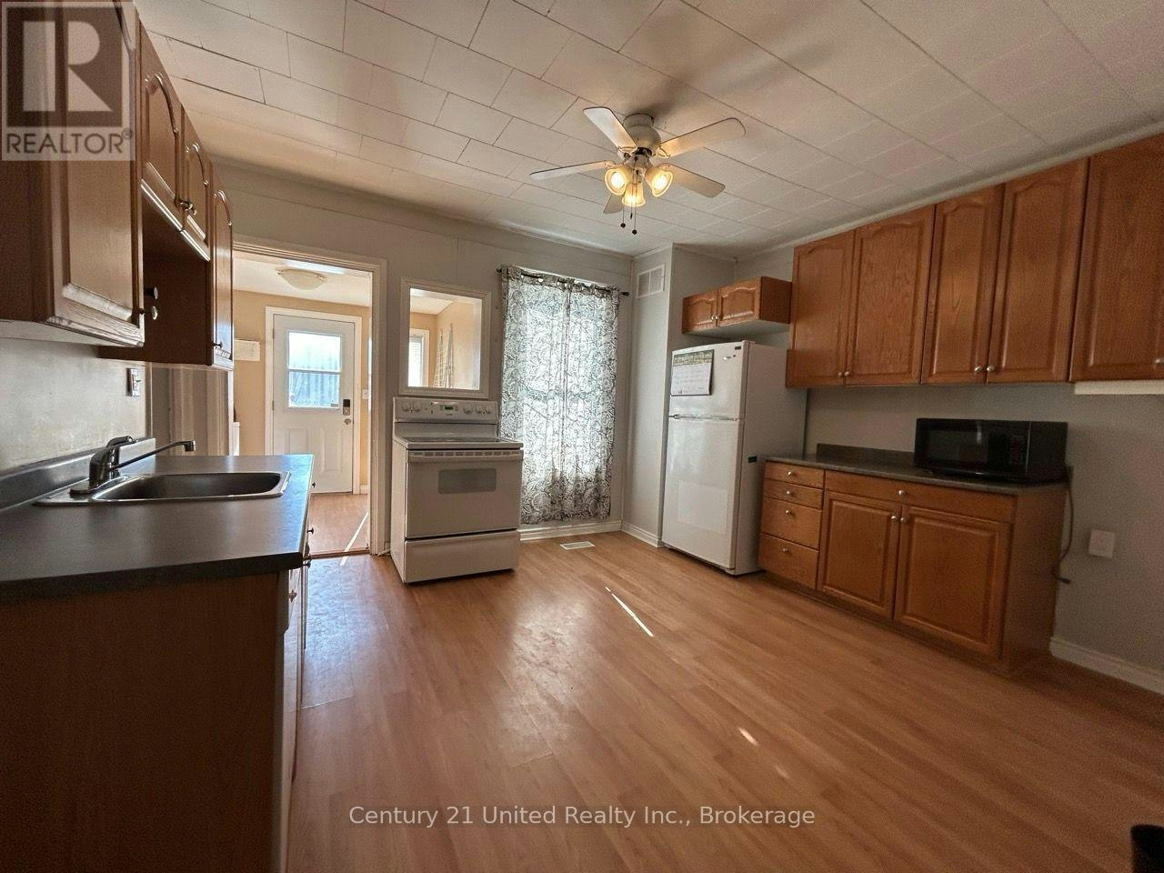 862 George Street N, Peterborough, ON, K9H 3T7 - 9
