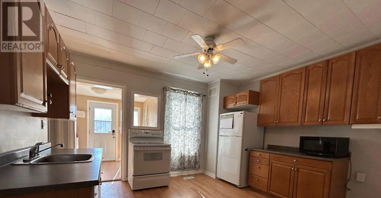 862 George Street N, Peterborough, ON, K9H 3T7 - 9