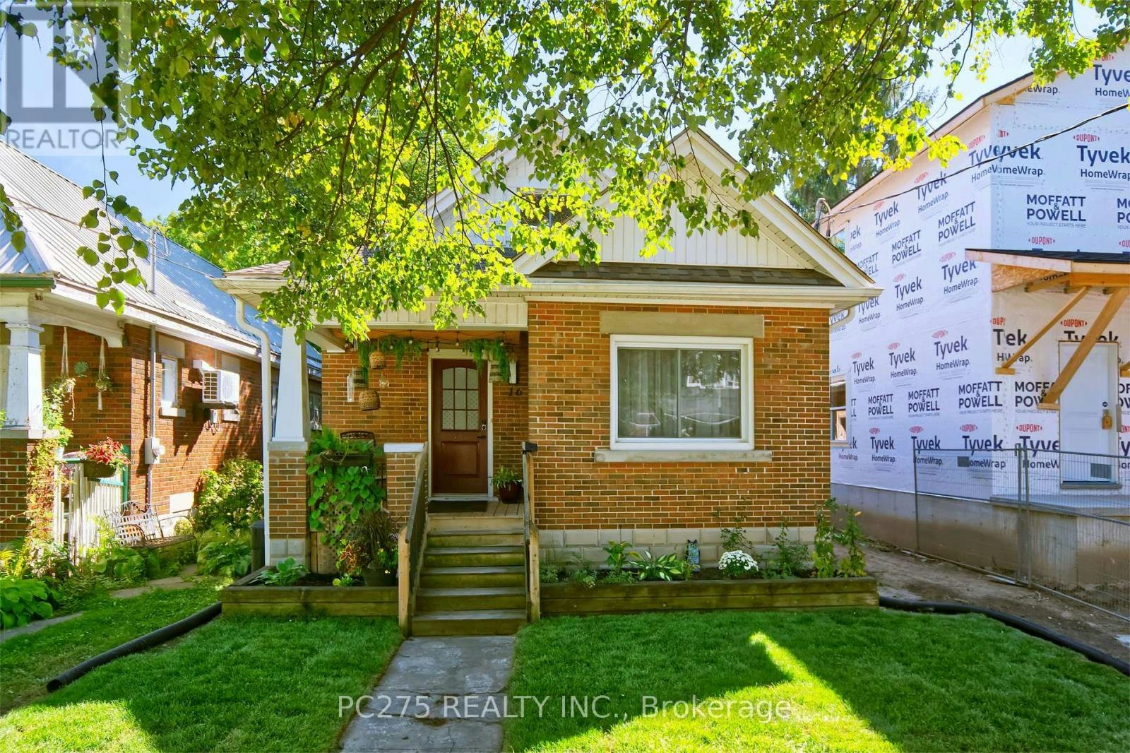 16 Barrington Avenue, London, ON, N6H 1J9