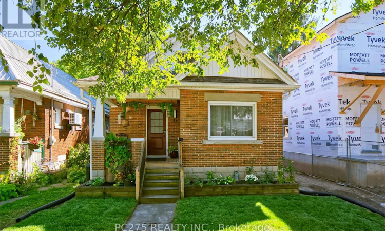 16 Barrington Avenue
