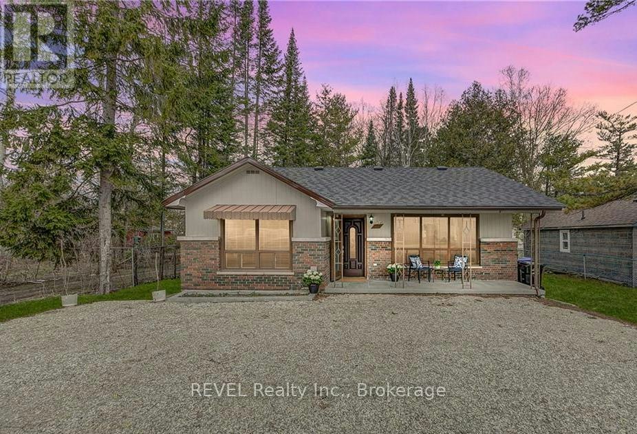 3184 Mosley Street, Wasaga Beach, ON, L9Z 1V4
