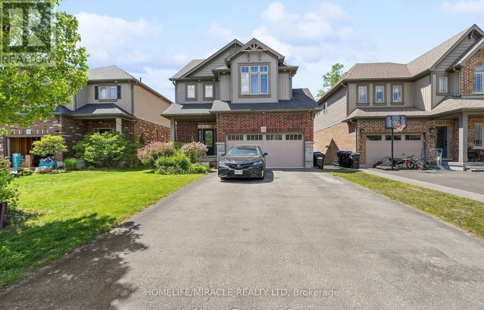 32 Carleton Trail, New Tecumseth, ON, L0G 1A0