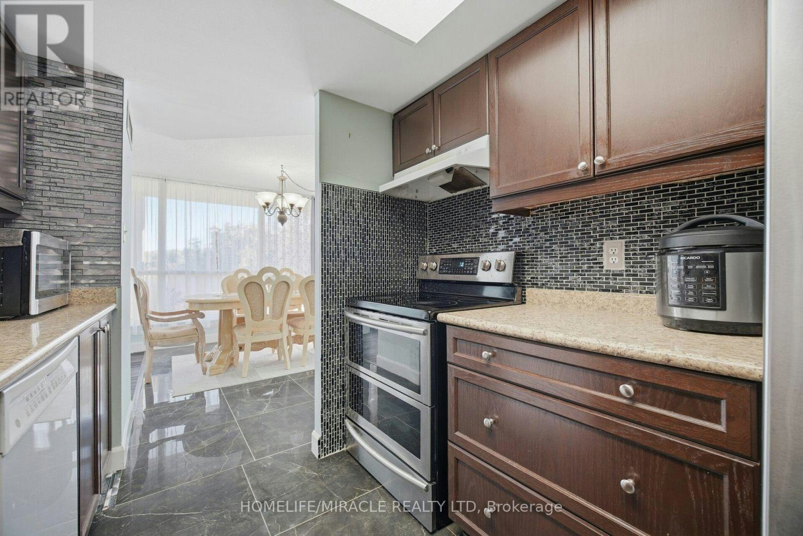 206-1 Rowntree Road, Toronto, ON, M9V 5G7