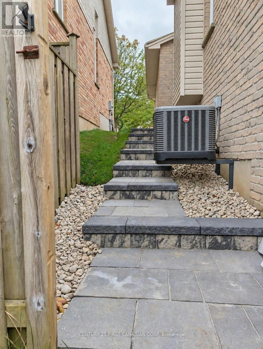 LOWER-924 Guildwood Boulevard, London, ON, N6H 5S9 - 12
