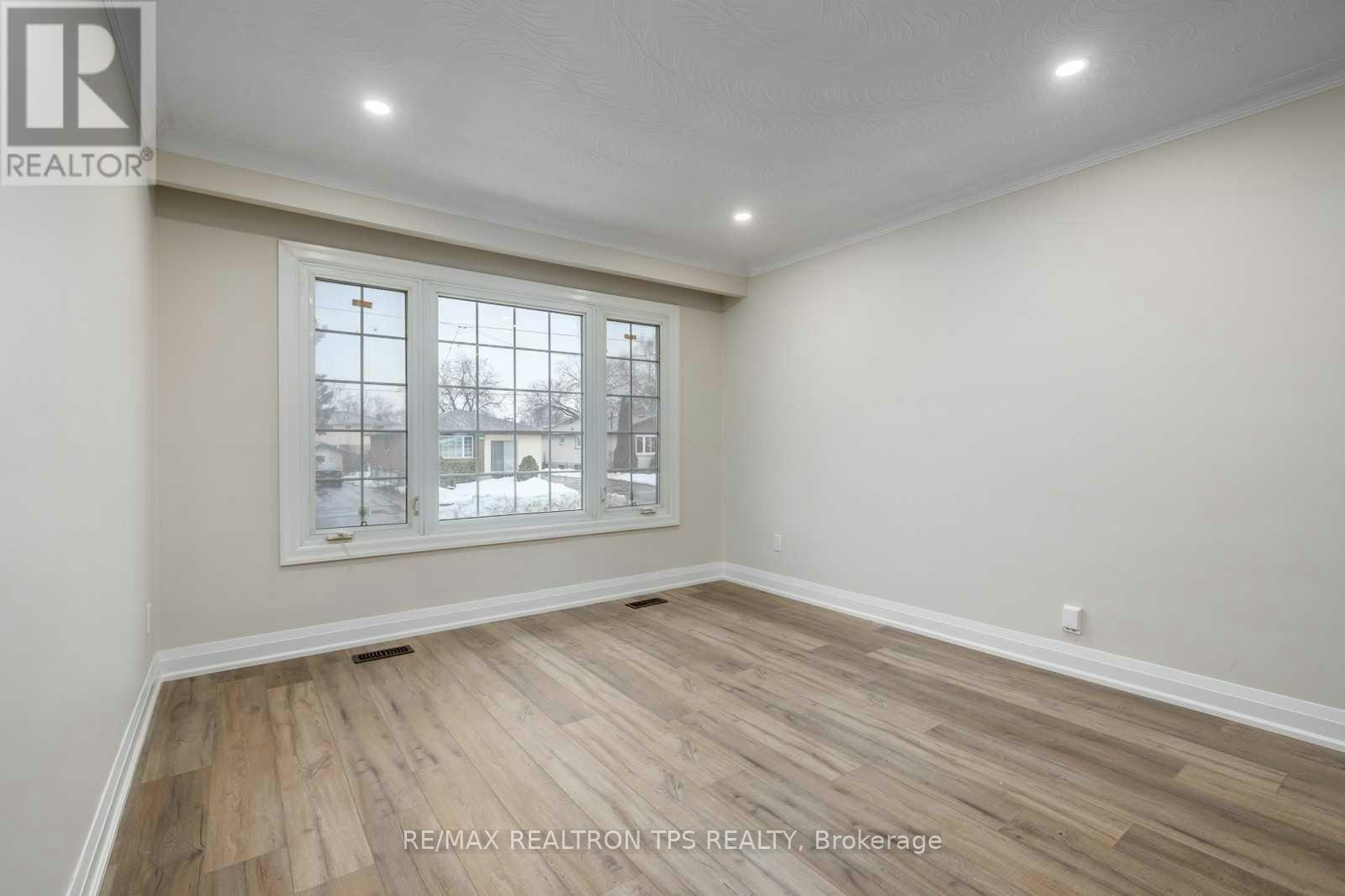 634 Athol Street E, Oshawa, ON, L1H 1M3 - 2
