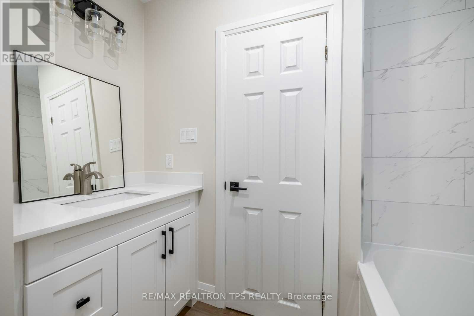 634 Athol Street E, Oshawa, ON, L1H 1M3 - 6