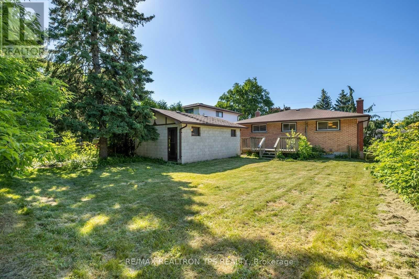 634 Athol Street E, Oshawa, ON, L1H 1M3 - 16