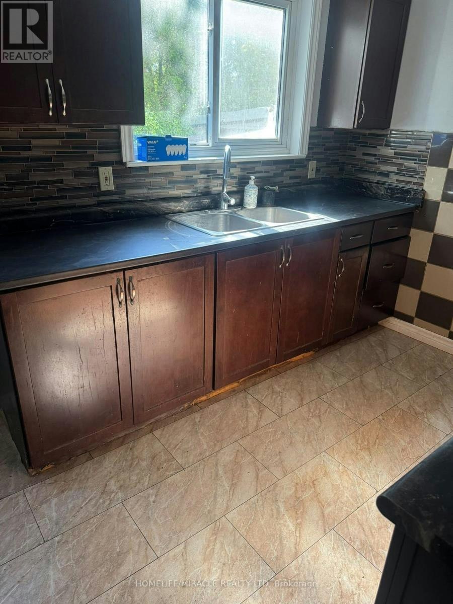 123 Mooregate Crescent, Kitchener, ON, N2M 2E9 - 12