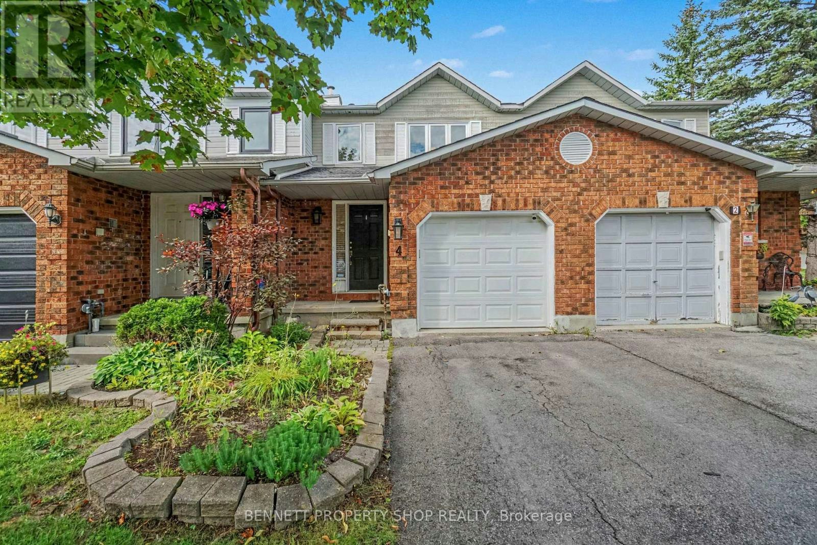 4 Winnegreen Court, Ottawa, ON, K1G 5P3