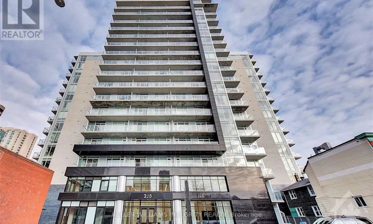 706-255 Bay Street
