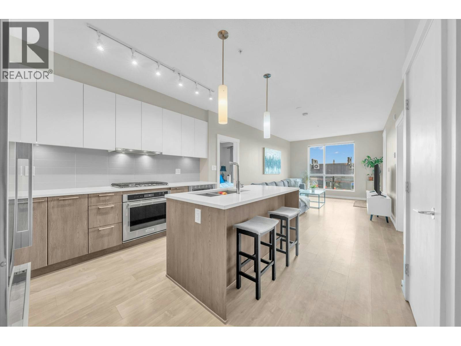 303-625 E 3rd Street, North Vancouver, BC, V7L 0G3
