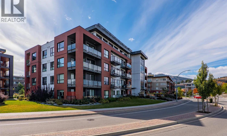 203-875 University Drive