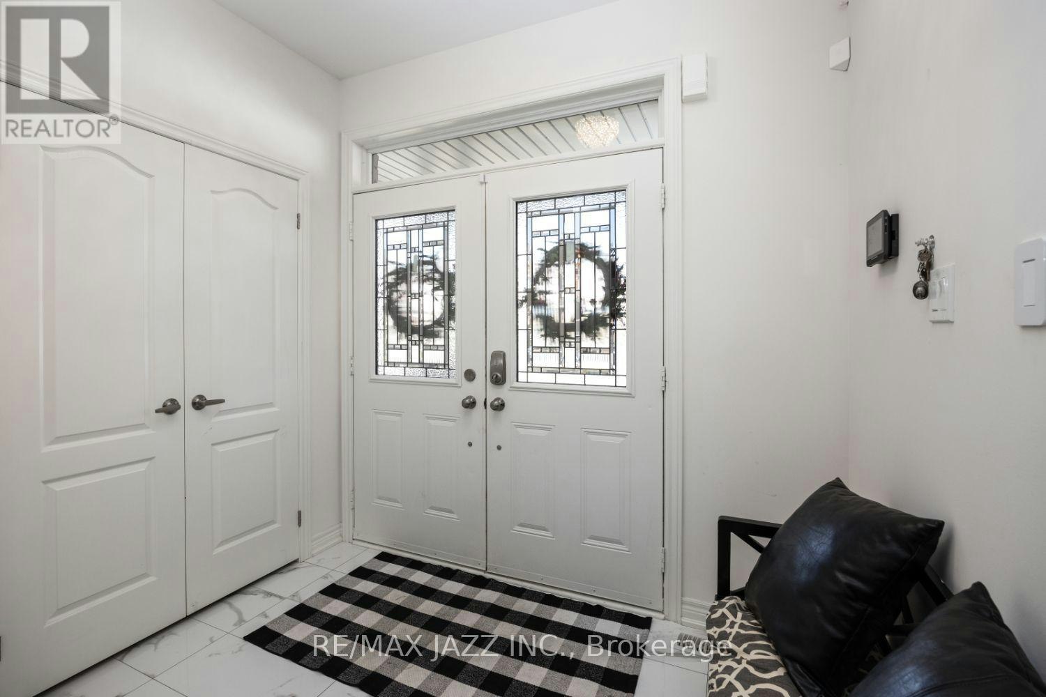UPPER-131 Courtney Street, Clarington, ON, L1C 0B9 - 2