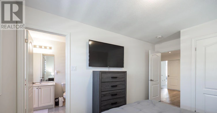 UPPER-131 Courtney Street, Clarington, ON, L1C 0B9 - 16