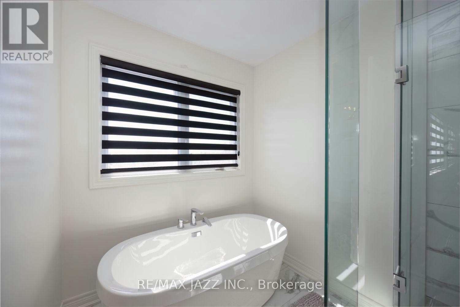 UPPER-131 Courtney Street, Clarington, ON, L1C 0B9 - 24