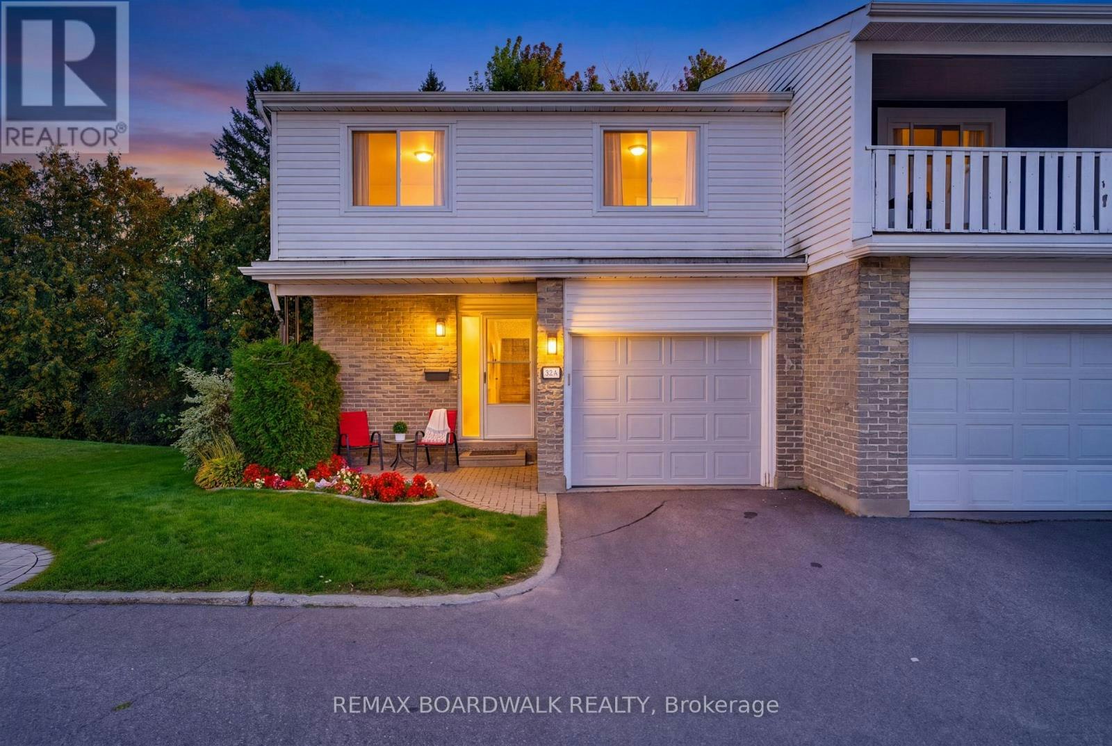 13-32A Black Forest Lane, Ottawa, ON, K2H 5C8