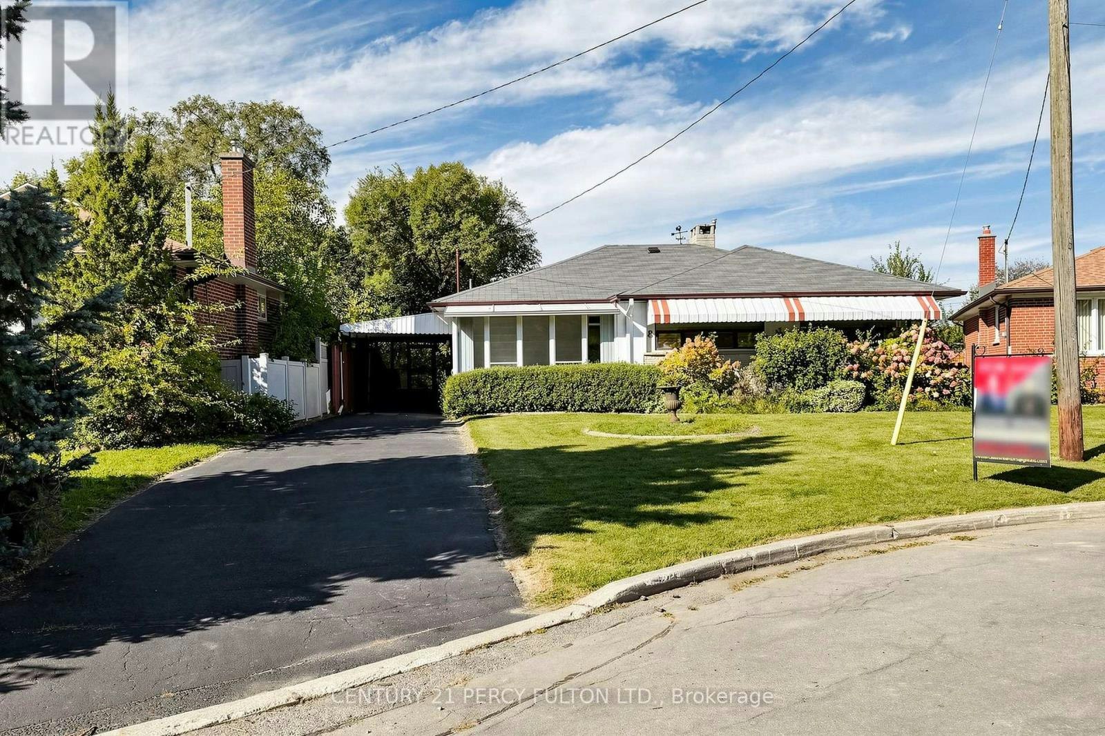 8 Wallbridge Court, Toronto, ON, M2R 1W1